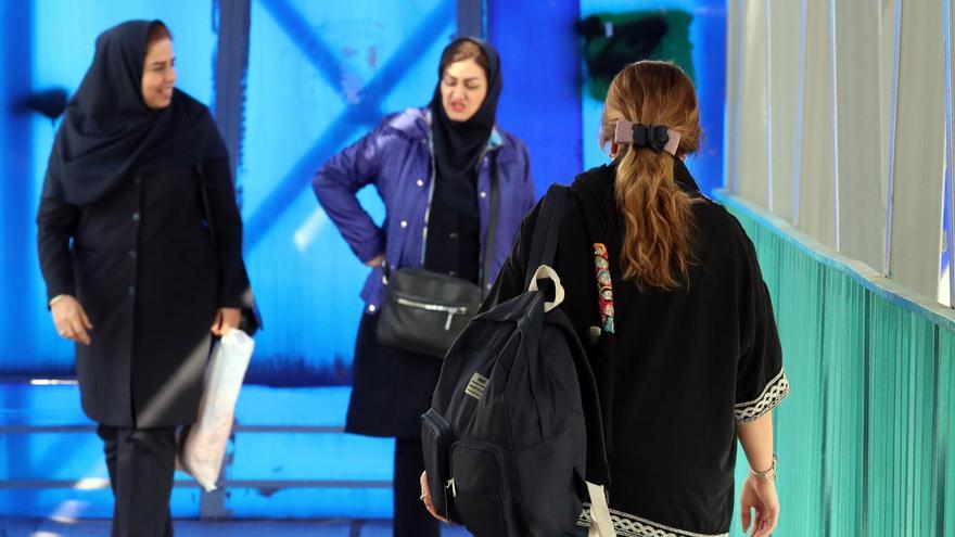 Las autoridades del país detienen a los organizadores de una maratón por la participación de mujeres sin velo