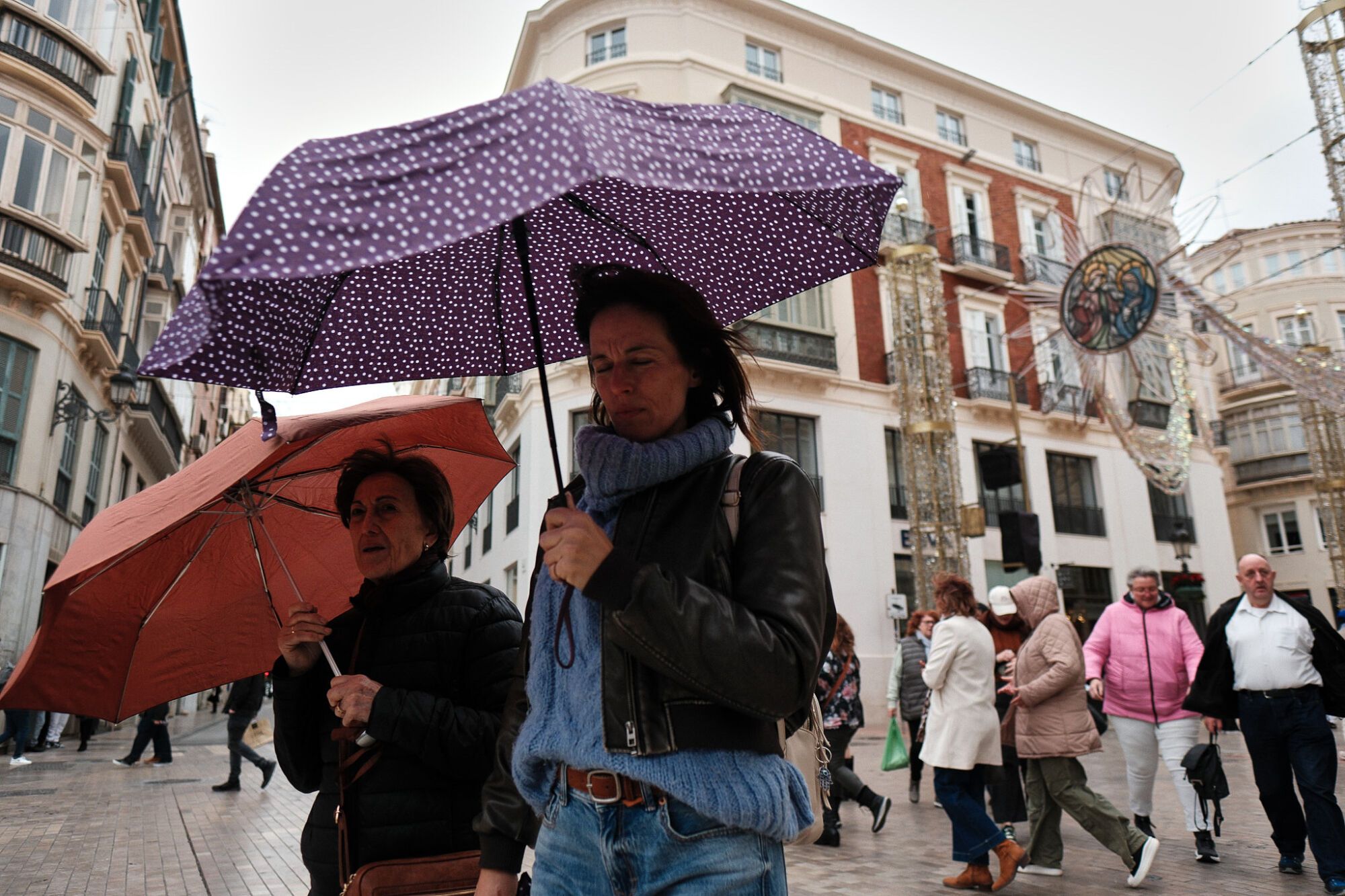 Málaga sufre los efectos del viento y la lluvia durante la alerta naranja