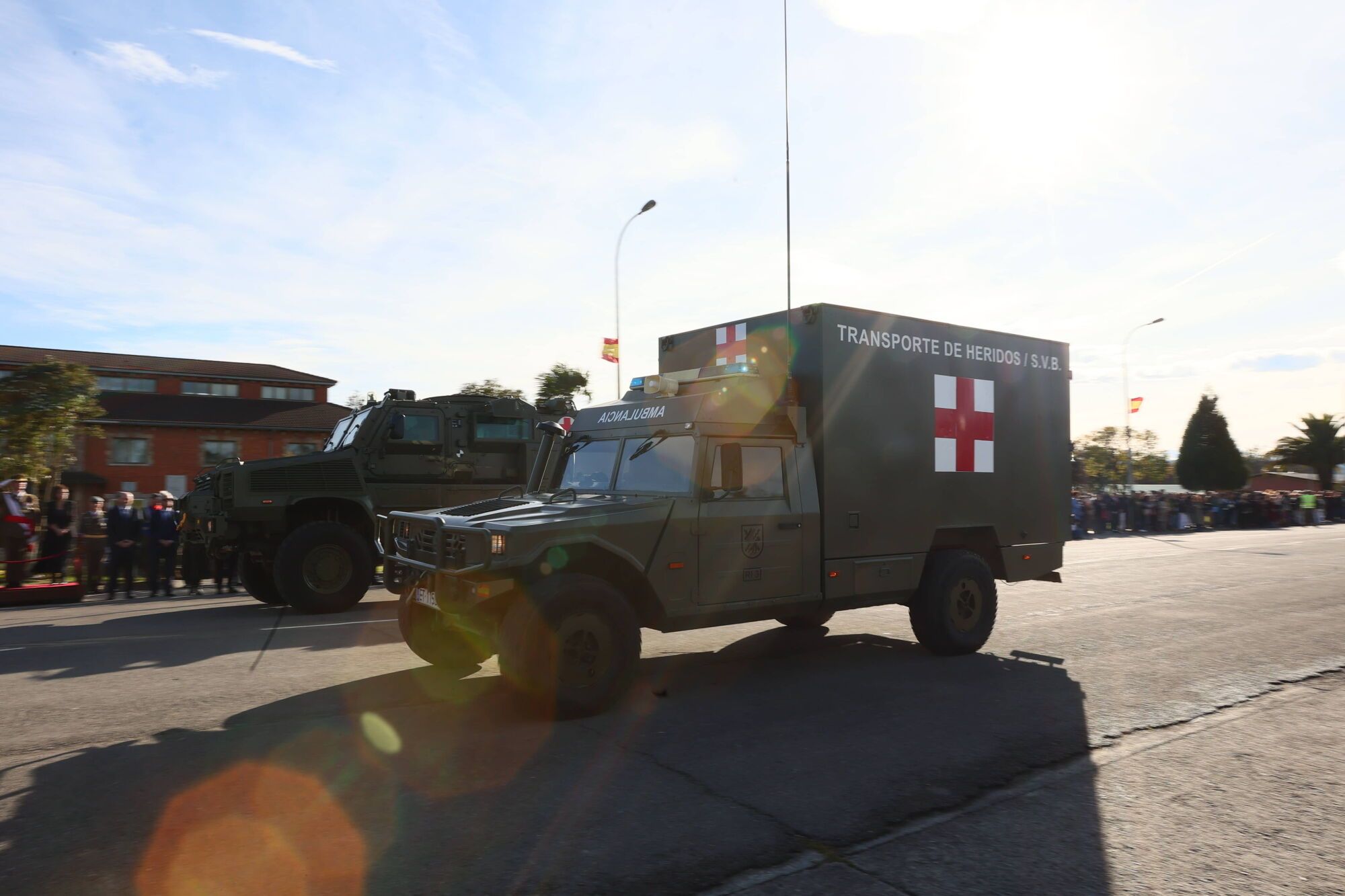 EN IMÁGENES: El acuartelamiento "Cabo Noval" se vistió esta mañana de gala para celebrar el día de la Inmaculada