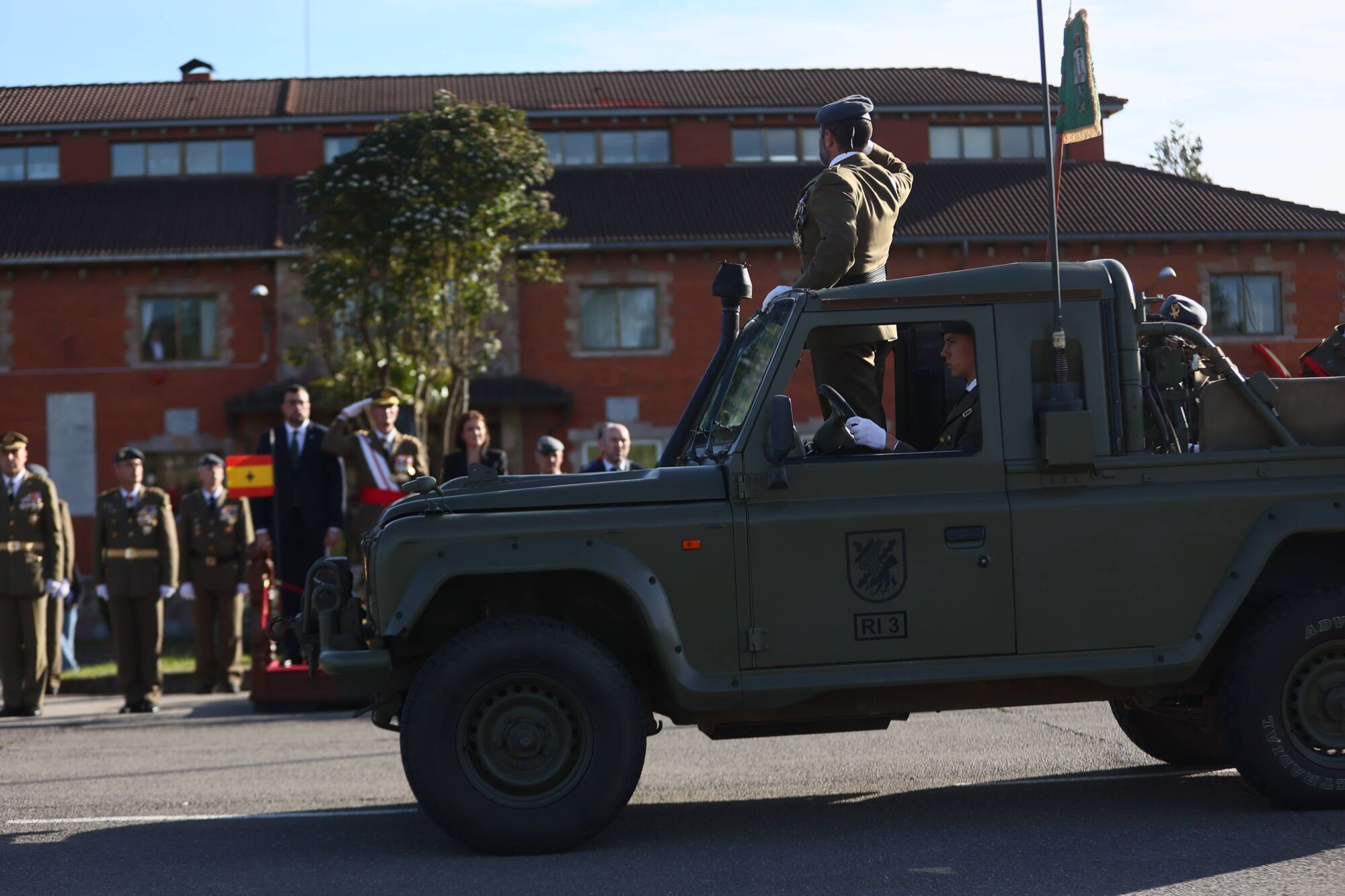 EN IMÁGENES: El acuartelamiento "Cabo Noval" se vistió esta mañana de gala para celebrar el día de la Inmaculada