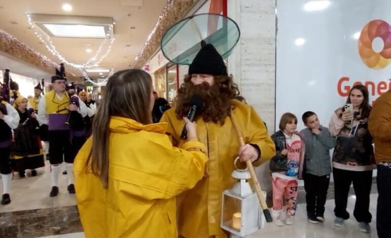 el Papa Noel asturiano hizo su primera parada en Corvera antes de recorrer los 78 concejos de la región