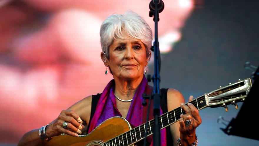 La legendaria estrella del folk Joan Baez regresa al estudio para grabar un himno contra Trump: ‘No Kings’