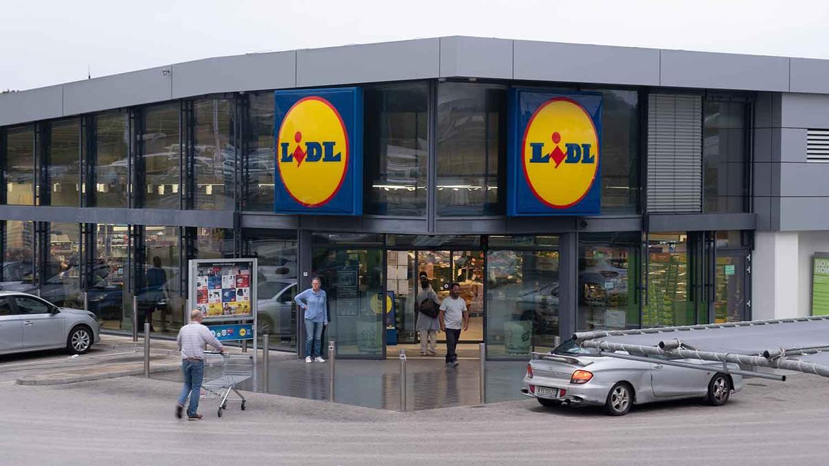 Lidl adelanta en ventas a Ikea con la lámpara de mesa que arrasa entre sus clientes estas fechas por su diseño y precio low cost