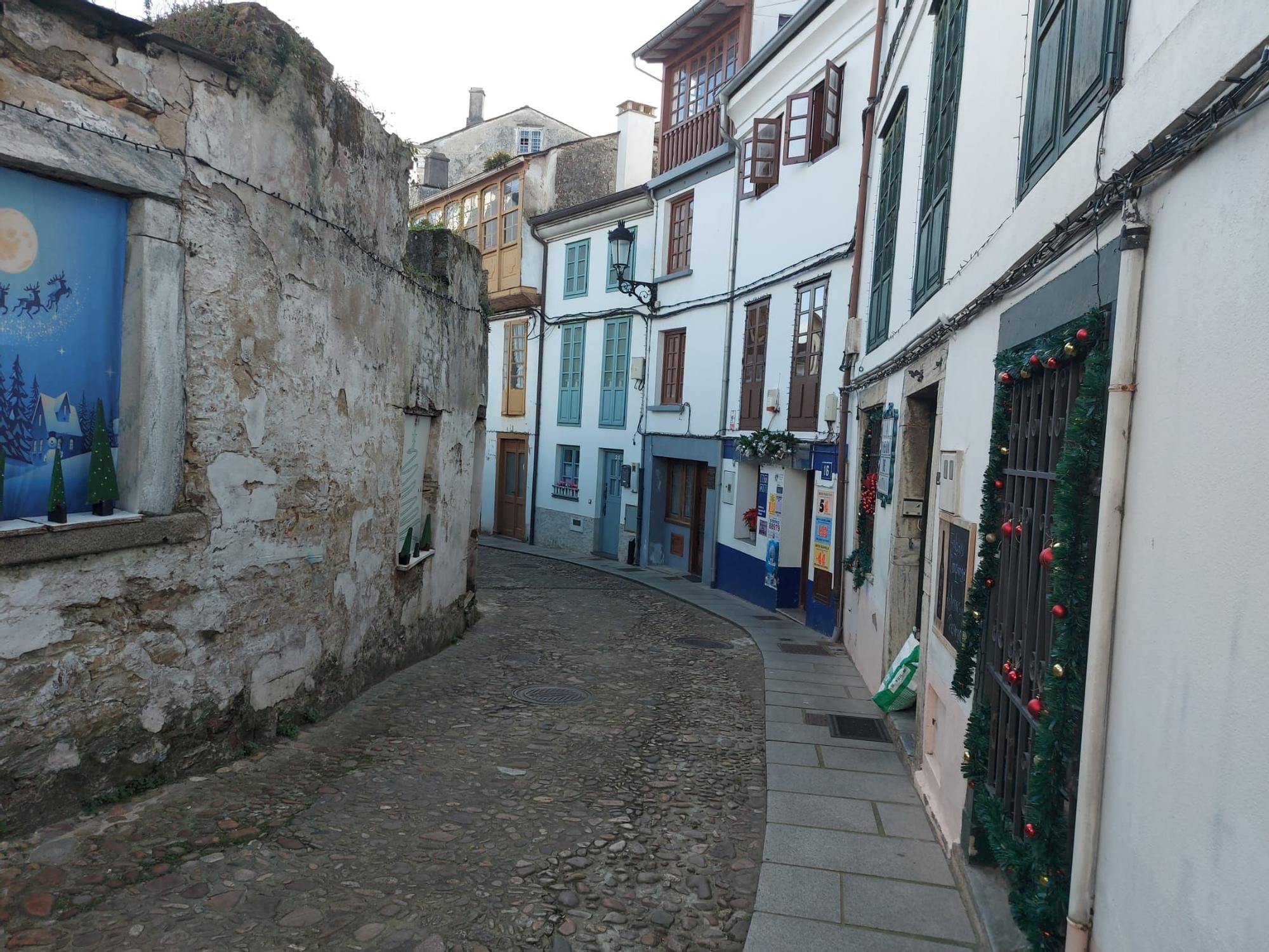 En imágenes: Los Amigos del Árbol transforman Castropol en un pequeño cuento navideño