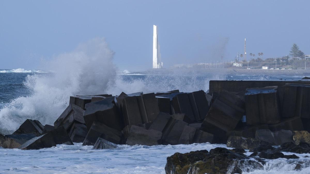 MUERTOS COSTA TENERIFE | Ascienden a cuatro los muertos por el oleaje en Los Gigantes, Tenerife