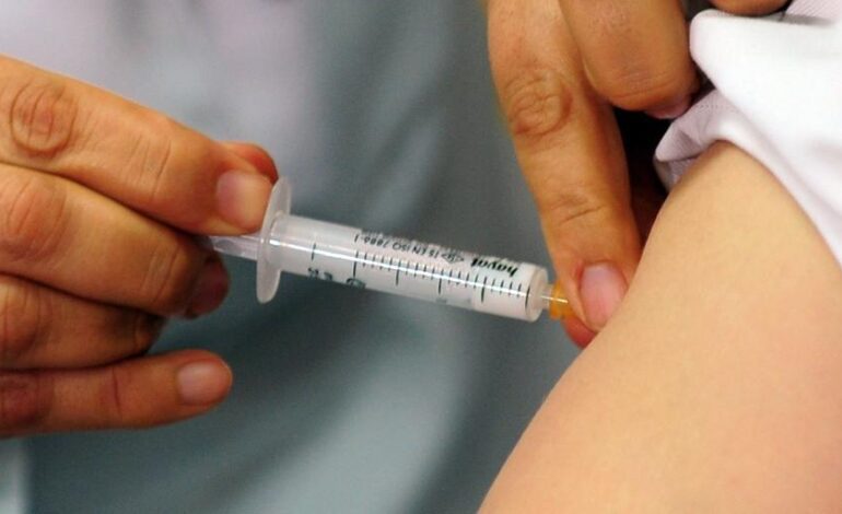 Un grupo de asesores estadounidenses descartan recomendar la vacuna contra la hepatitis B a los recién nacidos