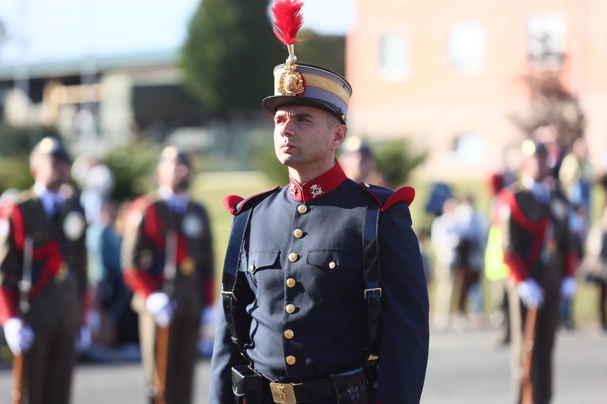 EN IMÁGENES: El acuartelamiento "Cabo Noval" se vistió esta mañana de gala para celebrar el día de la Inmaculada