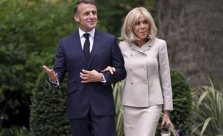 Polémica en Francia por los insultos de Brigitte Macron contra un grupo de feministas