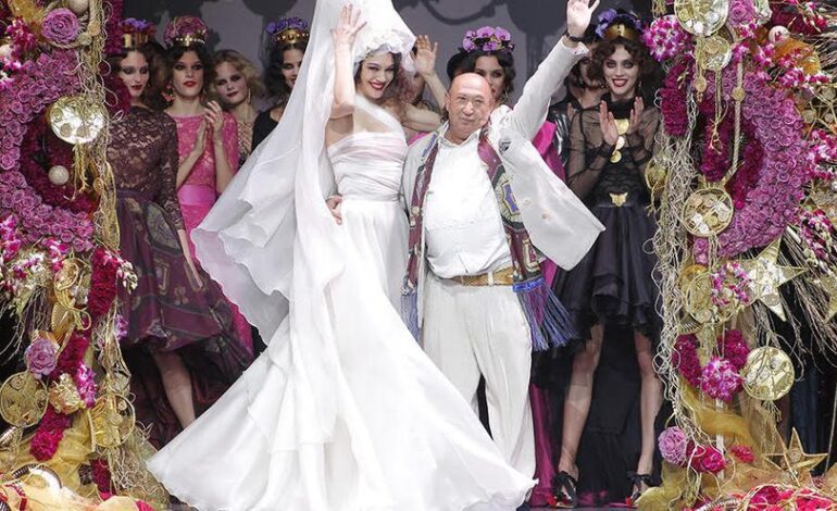 Francis Montesinos celebra sus 75 años con un libro autobiográfico, un perfume y un vino