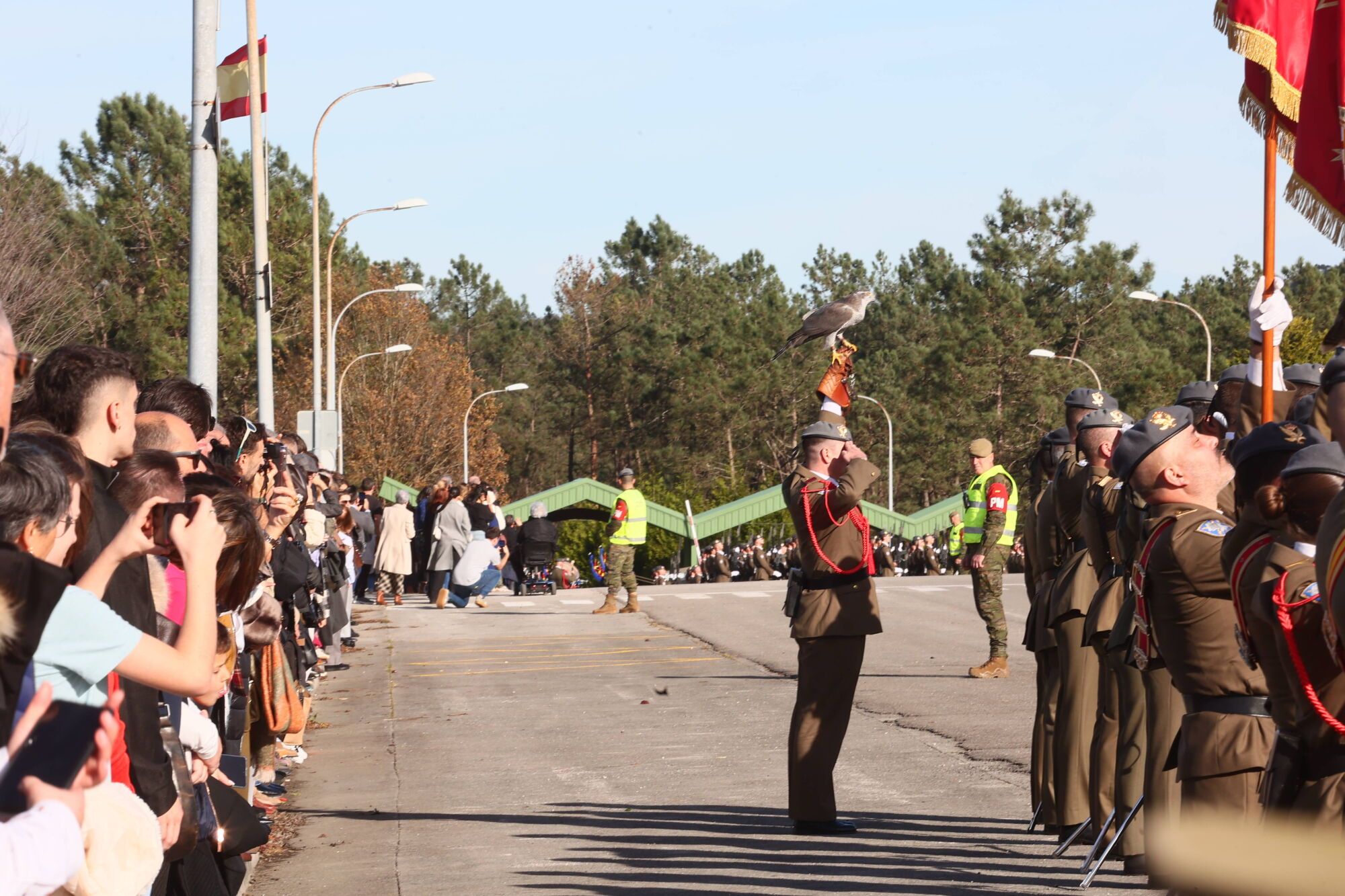EN IMÁGENES: El acuartelamiento "Cabo Noval" se vistió esta mañana de gala para celebrar el día de la Inmaculada