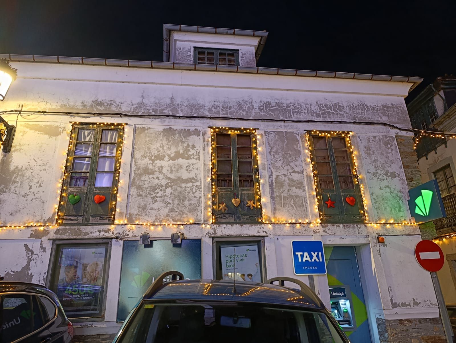 En imágenes: Los Amigos del Árbol transforman Castropol en un pequeño cuento navideño