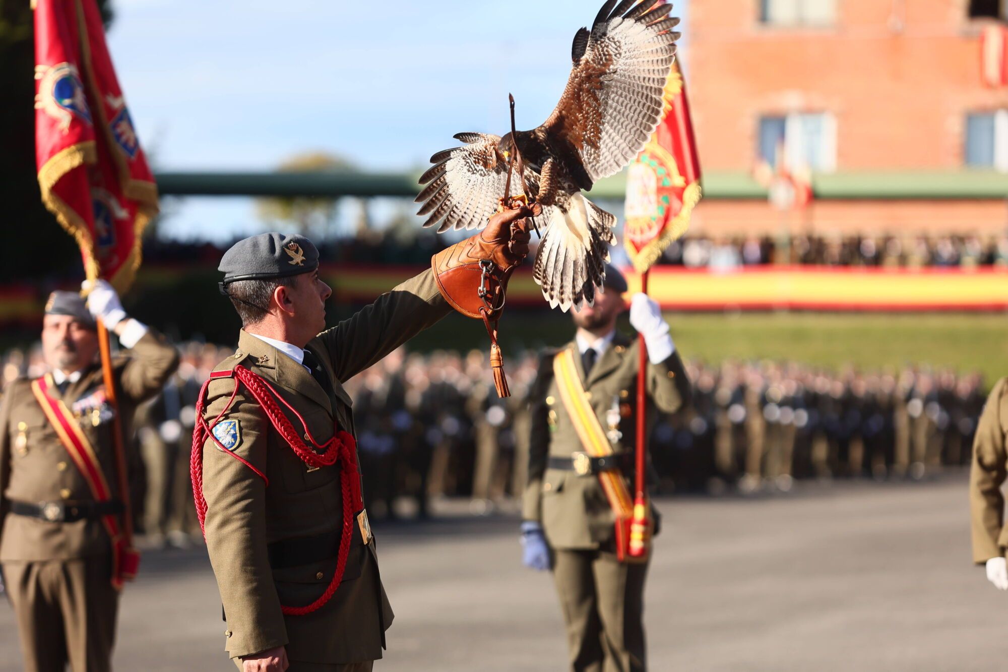 EN IMÁGENES: El acuartelamiento "Cabo Noval" se vistió esta mañana de gala para celebrar el día de la Inmaculada
