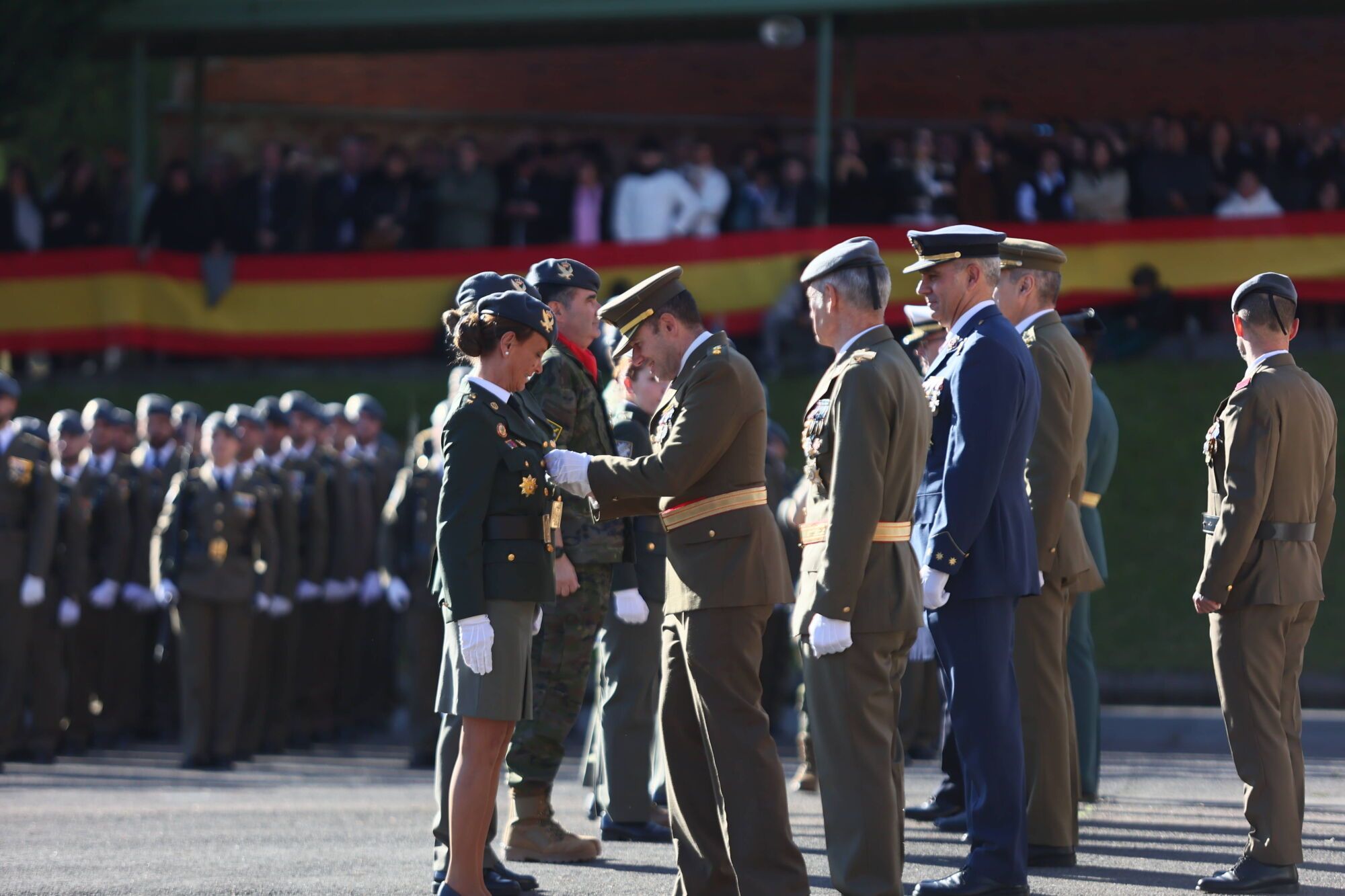 EN IMÁGENES: El acuartelamiento "Cabo Noval" se vistió esta mañana de gala para celebrar el día de la Inmaculada