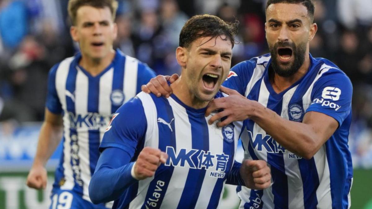 El Alavés se abona a los derbis