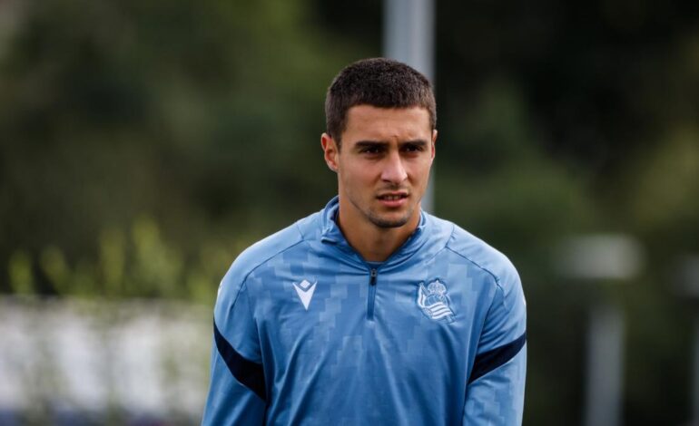 ¿Salir en enero? Para mí jugar en la Real es lo máximo y estoy centrado en ello