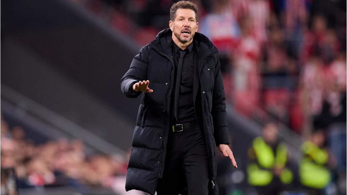LaLiga denuncia insultos a Simeone en San Mamés de un grupo de hinchas del Athletic Club