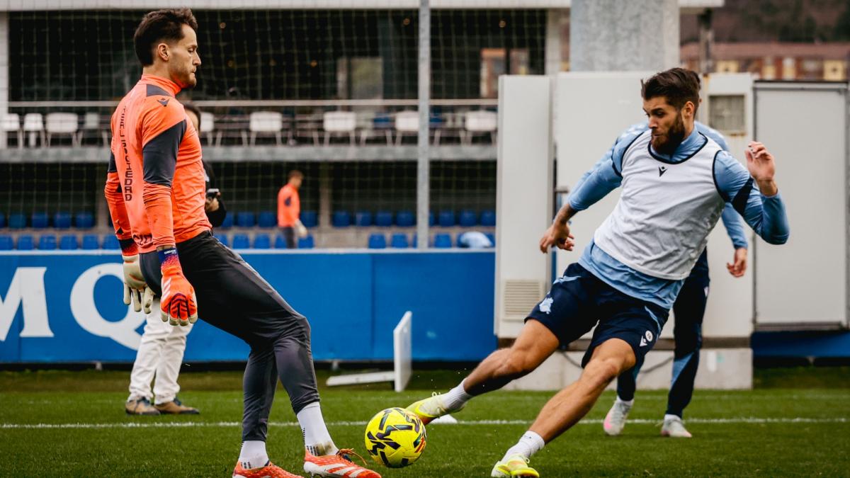 Zubeldia sigue sin entrenar y Sergio deberá elegir otra vez entre Aritz y Caleta-Car