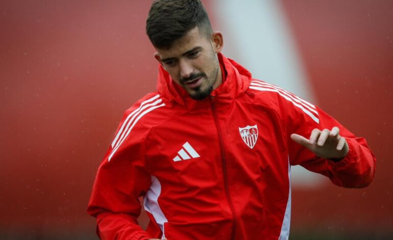 Kike Salas y Juanlu trabajan al margen del grupo en una sesión con nuevas bajas