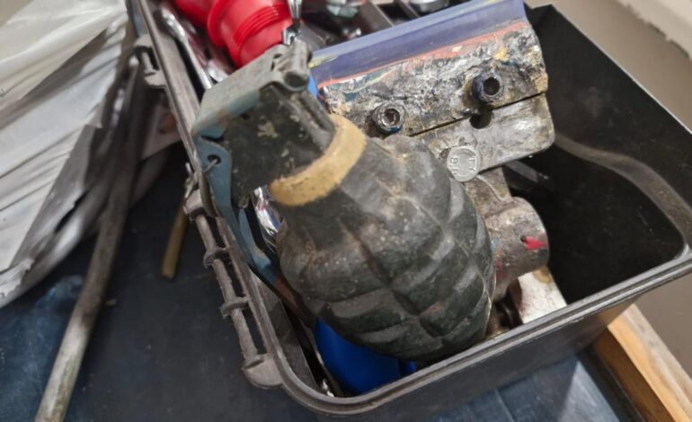 Los Mossos neutralizan una granada en la taquilla de un trabajador despedido en Montornès