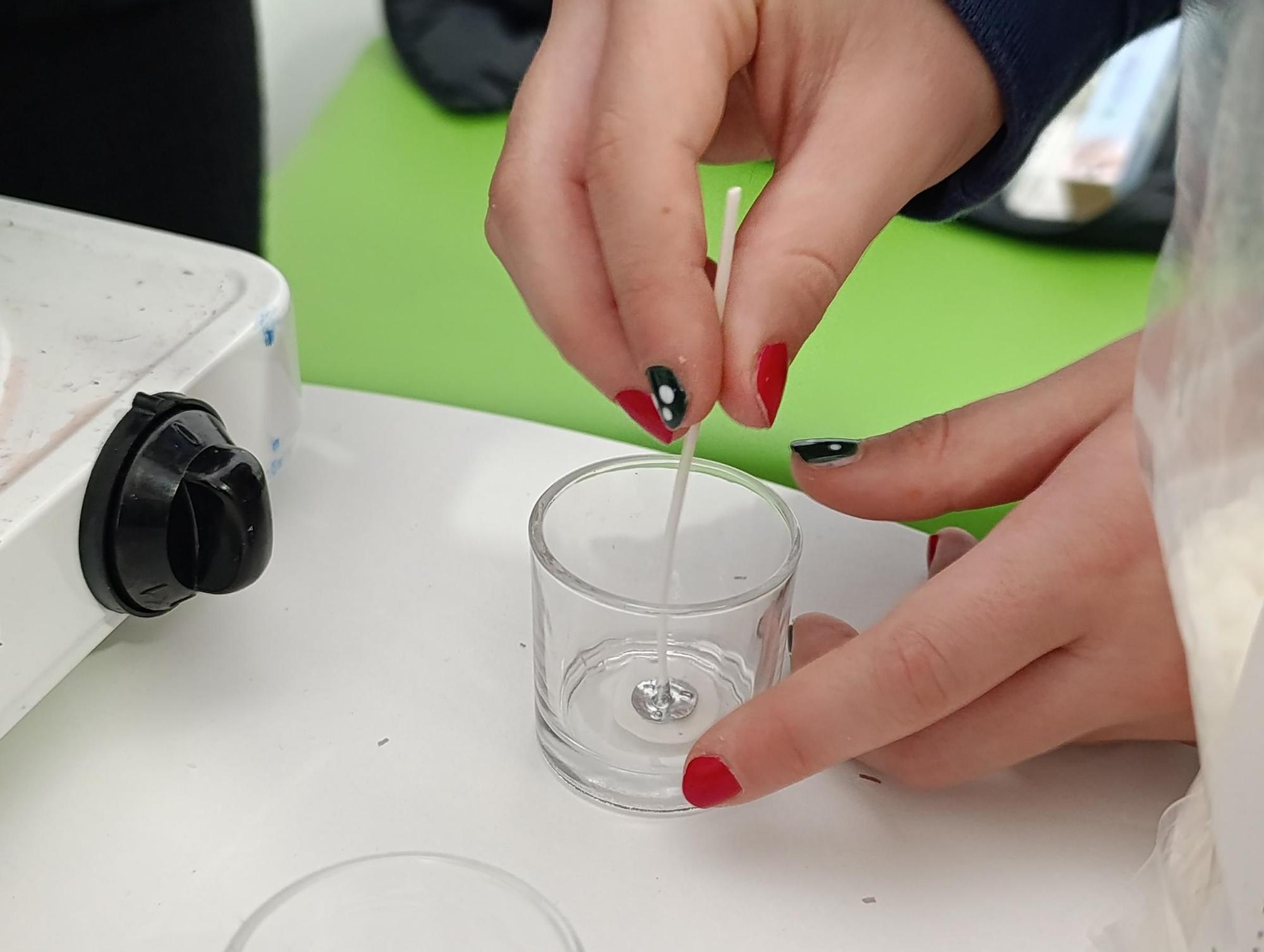 Velas aromáticas y adornos de resina en Soto de Llanera para Navidad