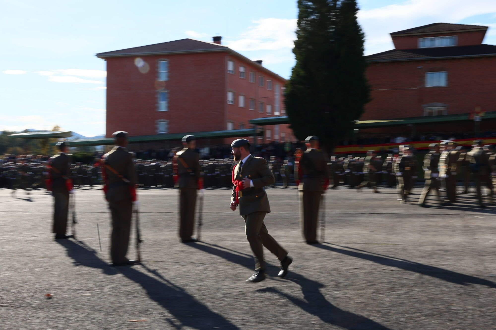 EN IMÁGENES: El acuartelamiento "Cabo Noval" se vistió esta mañana de gala para celebrar el día de la Inmaculada