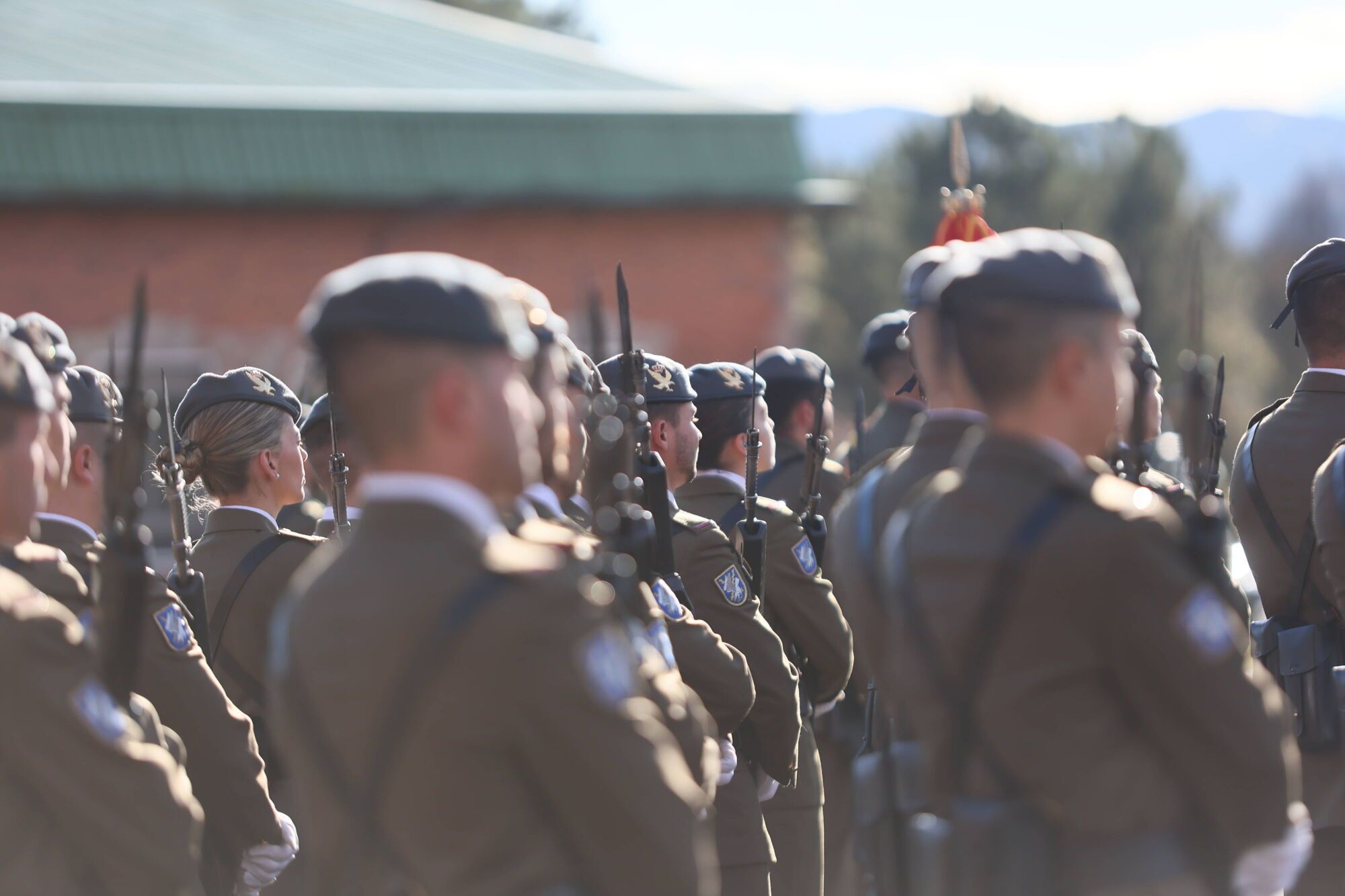 EN IMÁGENES: El acuartelamiento "Cabo Noval" se vistió esta mañana de gala para celebrar el día de la Inmaculada