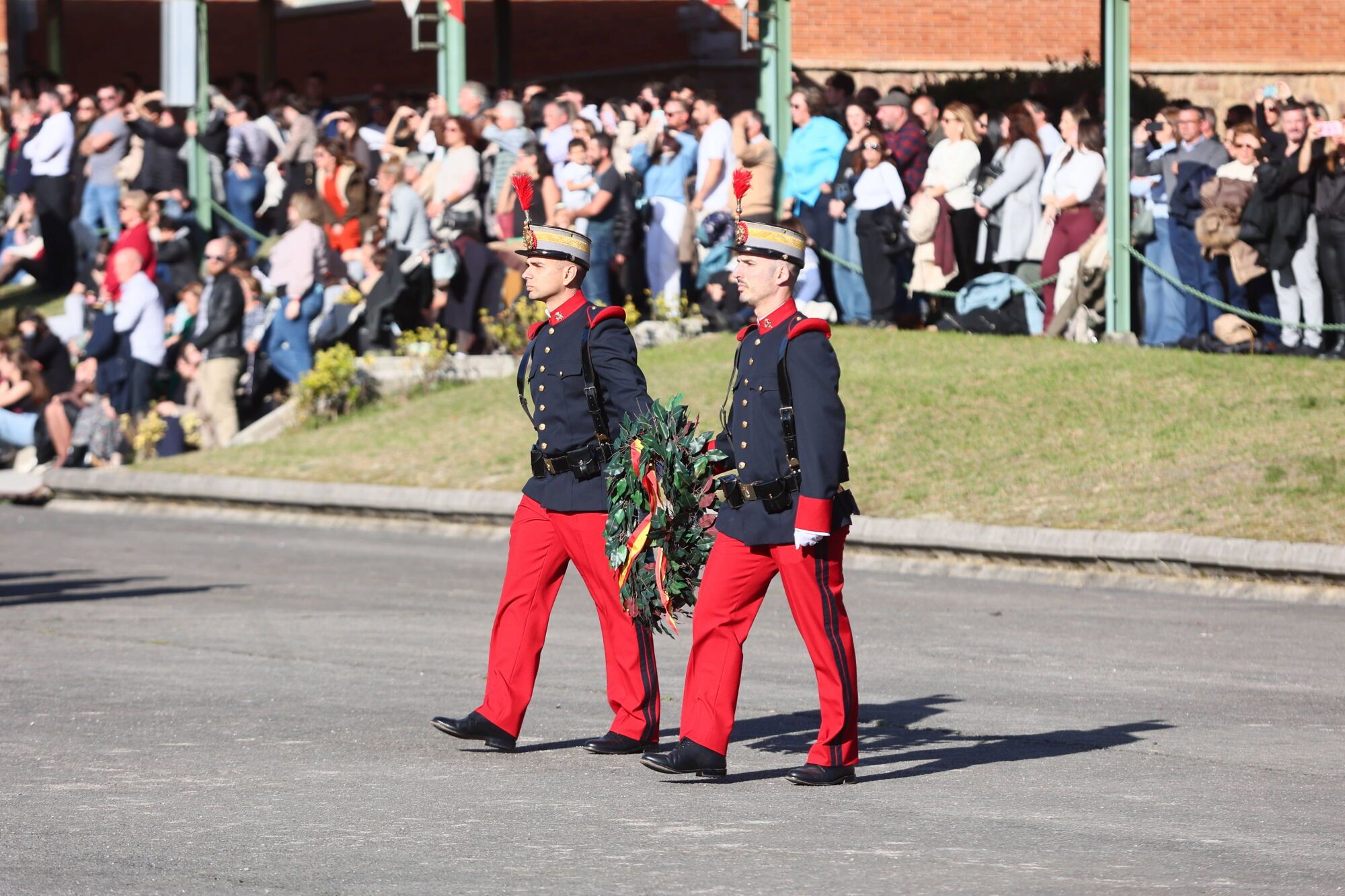 EN IMÁGENES: El acuartelamiento "Cabo Noval" se vistió esta mañana de gala para celebrar el día de la Inmaculada