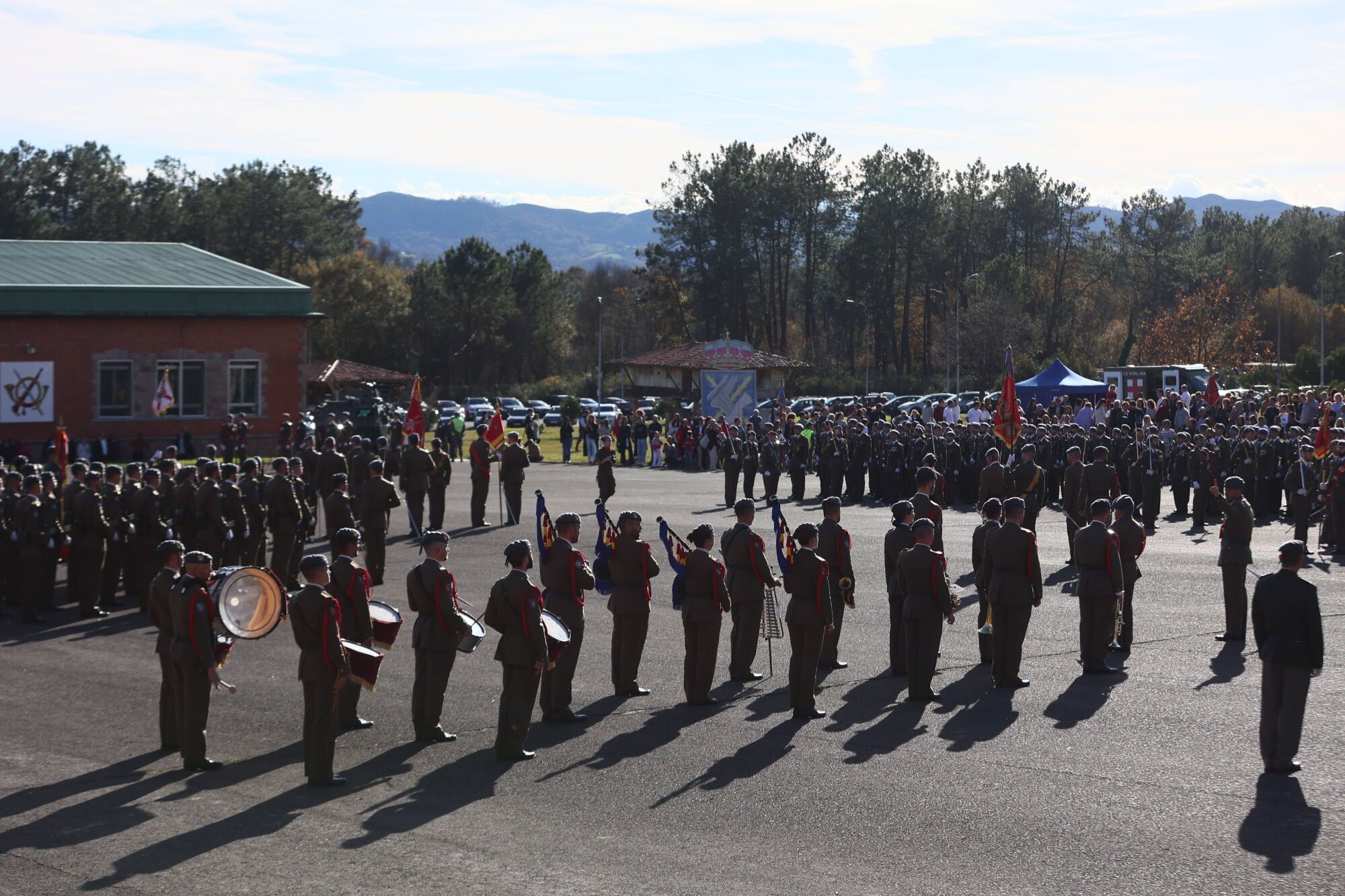 EN IMÁGENES: El acuartelamiento "Cabo Noval" se vistió esta mañana de gala para celebrar el día de la Inmaculada
