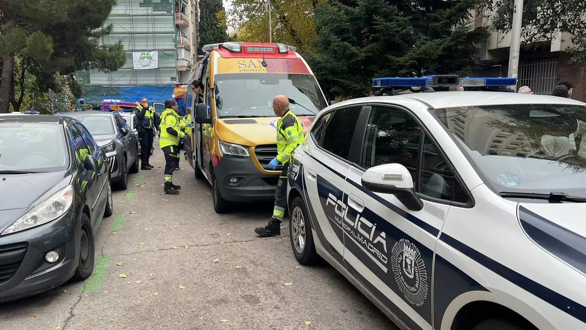 Muere una mujer al caer de un décimo piso en Madrid con sus dos hijos de 3 años, gravemente heridos