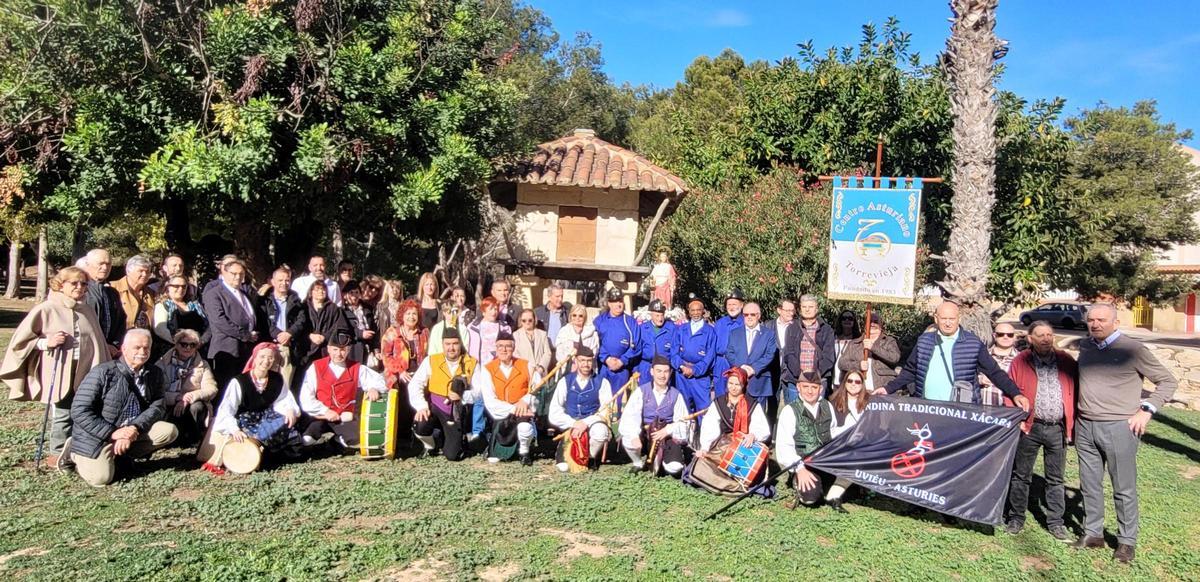 Delegación de Morcín que asistió a la celebración de Santa Bárbara en Torrevieja.