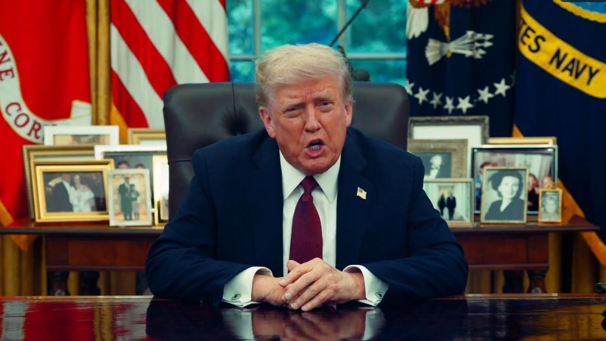 Trump enfurece a demócratas y republicanos al firmar una orden ejecutiva que prohíbe a los estados regular la inteligencia artificial