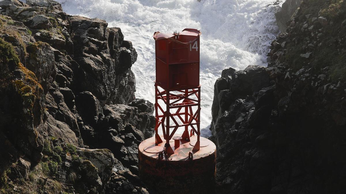 ´CORUÑA BALIZA EEUU GALICIA | Encuentran en Galicia una baliza marítima de EEUU tras un viaje de 6000 kilómetros