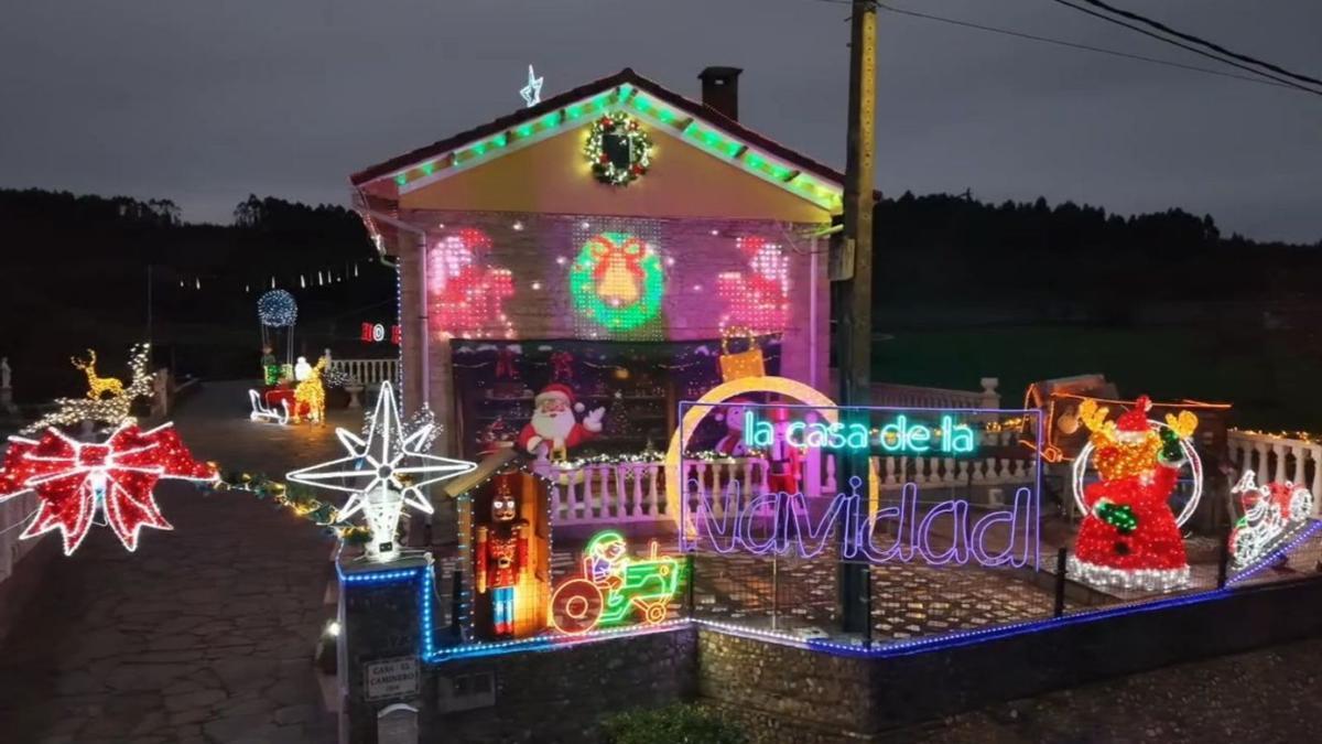 la «casa de la Navidad» está en un pueblo asturiano al lado del Cabo Peñas y parece sacada de un cuento