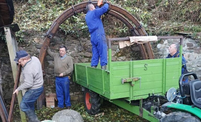 La singular idea de los vecinos de Gedrez para honrar su pasado minero (y, de paso, embellecer el pueblo)