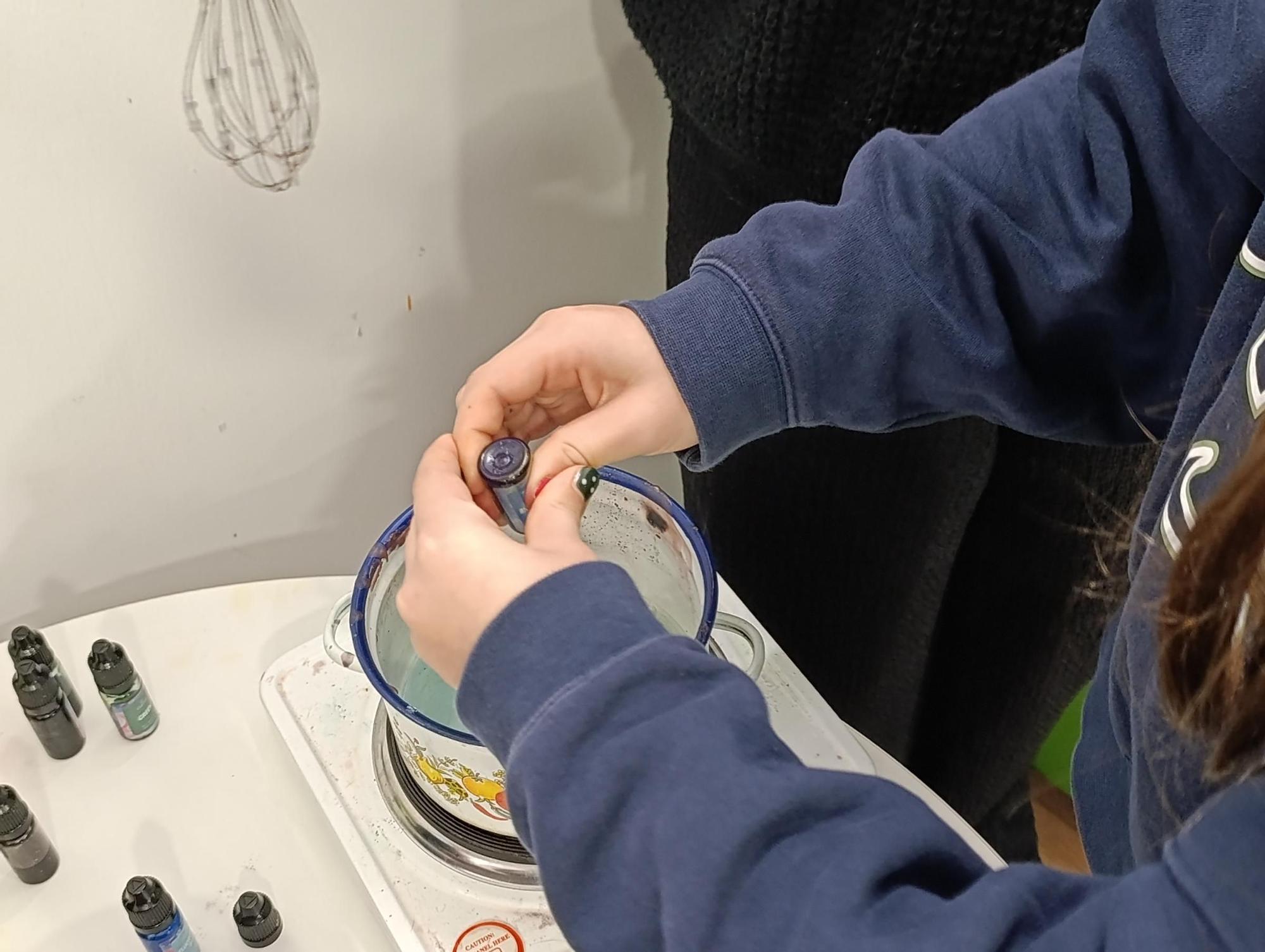 Velas aromáticas y adornos de resina en Soto de Llanera para Navidad