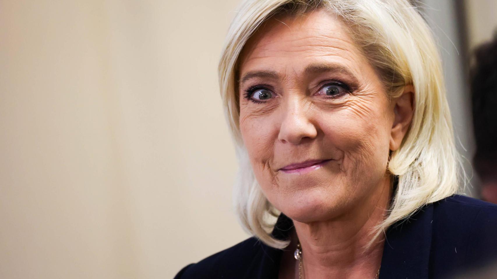 Le Pen será candidata al Elíseo en las presidenciales de 2027, si la Justicia lo permite, aunque Bardella sea más popular