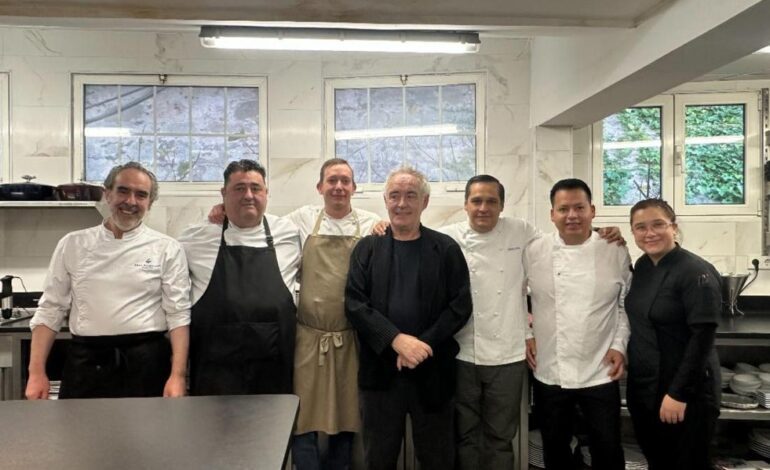 FERRÁN ADRIÁ SALINAS | Un menú de 19 pases, un paseo por la costa y empapado por una ola: así fue la visita de Ferrán Adriá al Balneario de Salinas