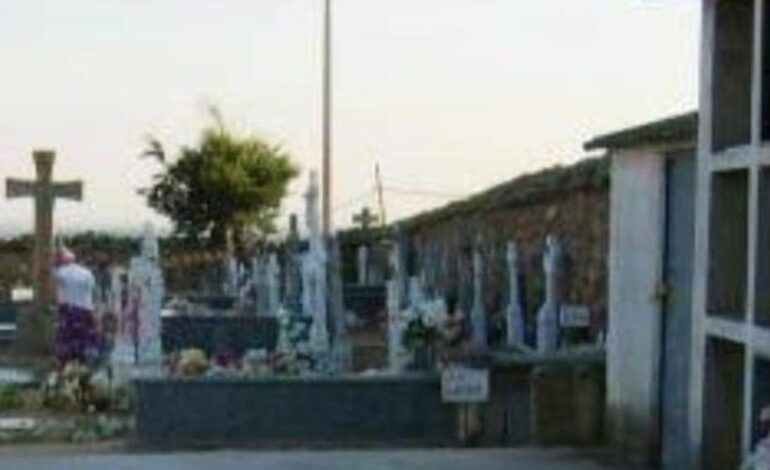 su madre y su tía litigan por su tumba medio siglo después de que falleciera