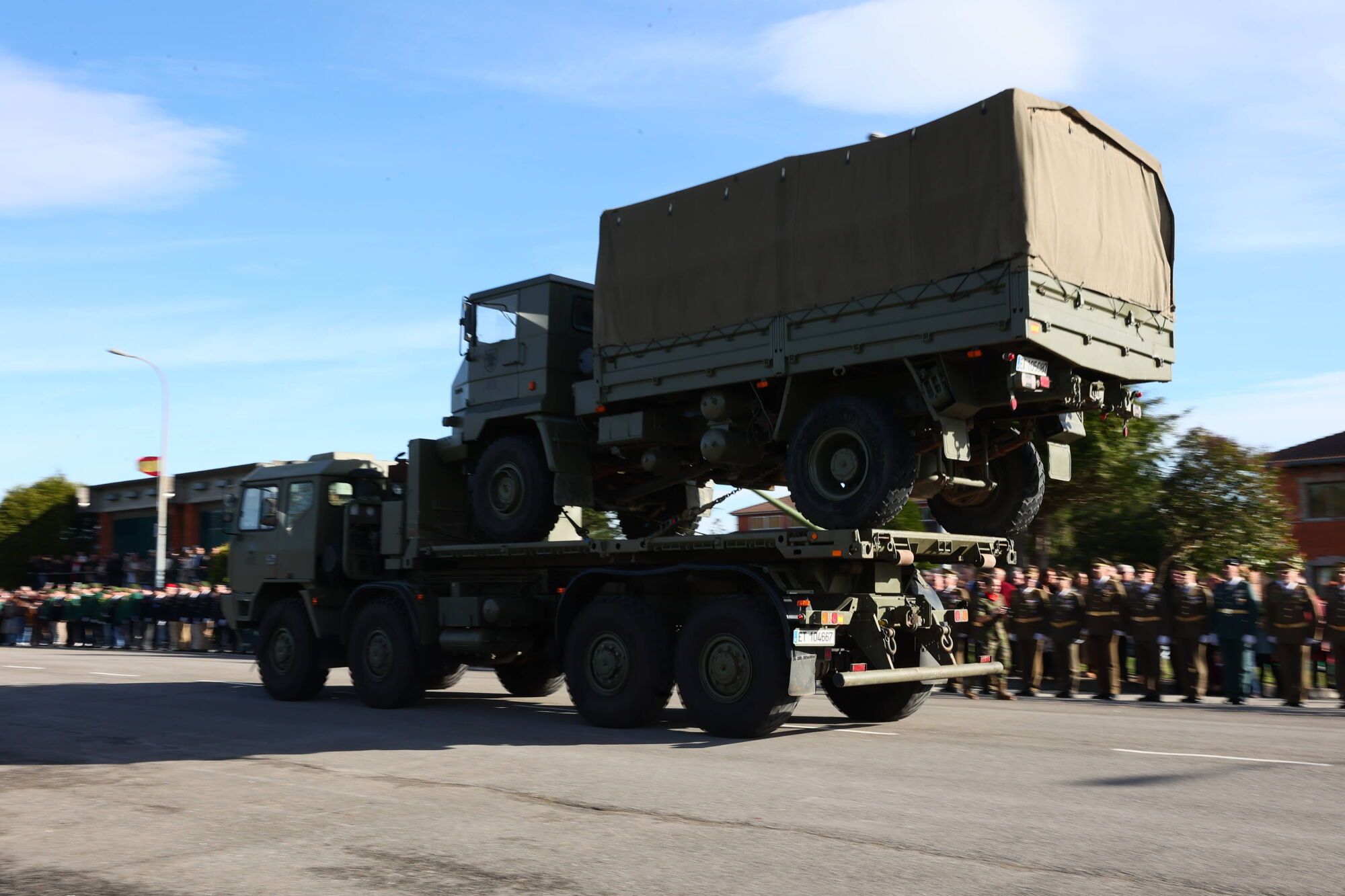 EN IMÁGENES: El acuartelamiento "Cabo Noval" se vistió esta mañana de gala para celebrar el día de la Inmaculada