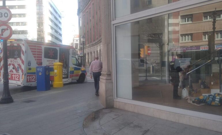 MUERTO CAJERO GIJÓN | Hallan muerta a una persona sin hogar en un cajero de Gijón, la tercera en menos de un mes