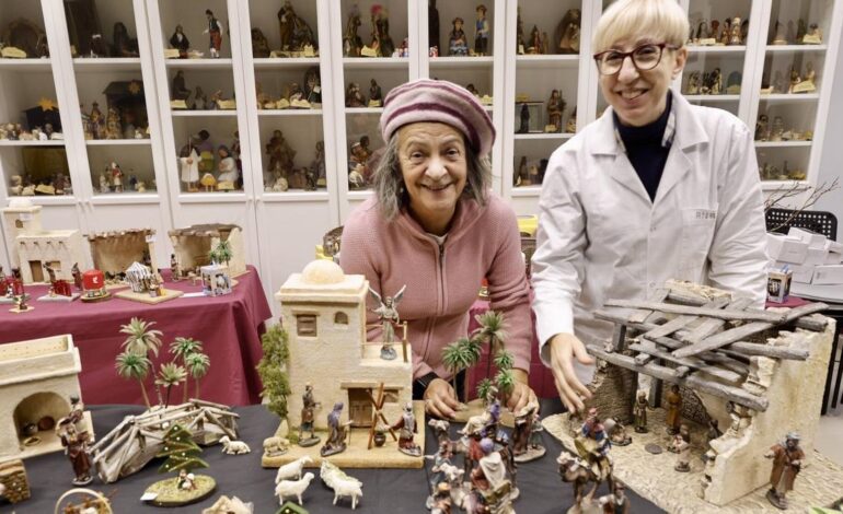 El portal se abre de par en par, así fue la jornada de puertas abiertas de la Asociación Belenista de Gijón