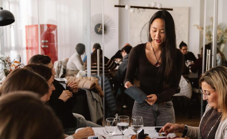 El ‘boom’ de los ‘journals’ o cómo dos estudiantes te enseñan a hacer tu propio cuaderno en Madrid: «Es terapéutico, genera nostalgia»
