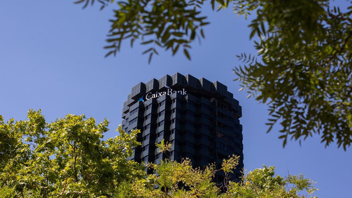 CAIXABANK MAXIMO HISTORICO | CaixaBank pulveriza su máximo histórico y supera los 10 euros por acción