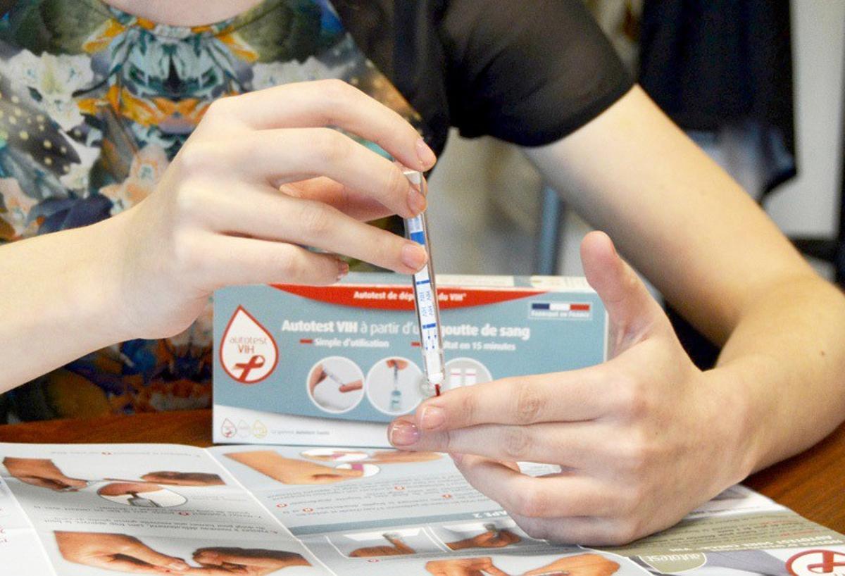 Archivo - Test de autodiagnóstico del VIH