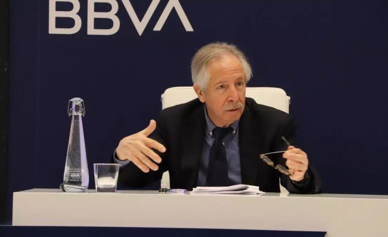 Josep Oliver, catedrático de economía: «Si queremos crecer, necesitamos inmigración»