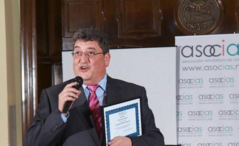 Fallece a los 59 años el gijonés Lucio Suárez, popular agente inmobiliario de La Playa