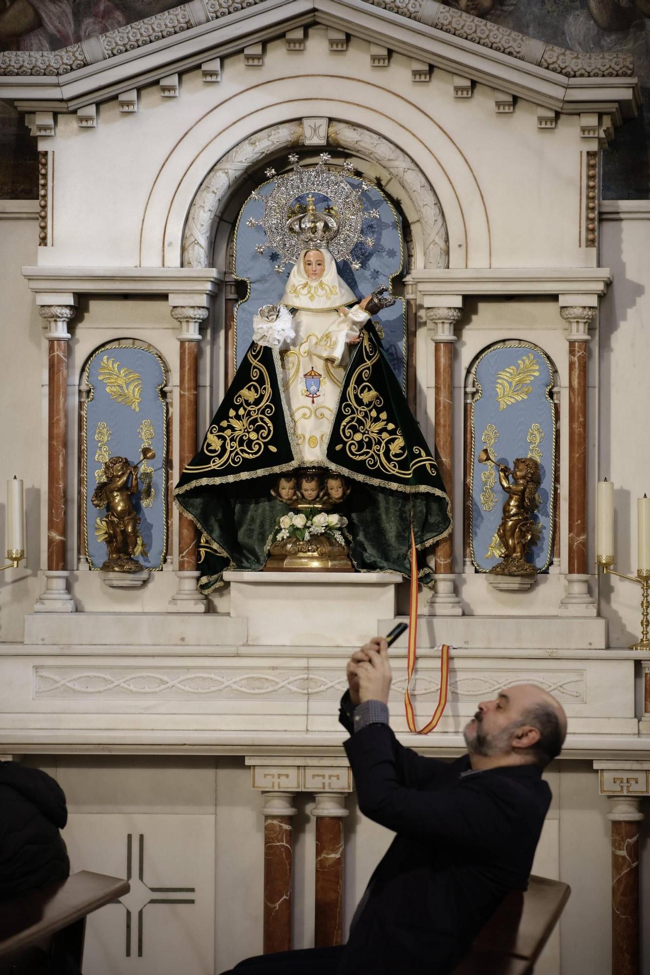 El nuevo manto de la Santina de la Basílica de Gijón, en imágenes