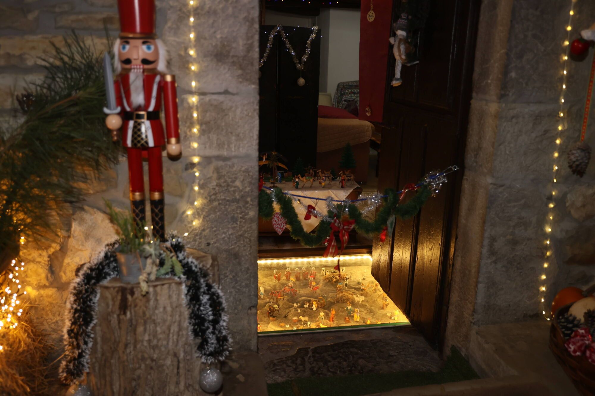 EN FOTOS: Así brilla Aciera, el pueblo asturiano más navideño del mundo