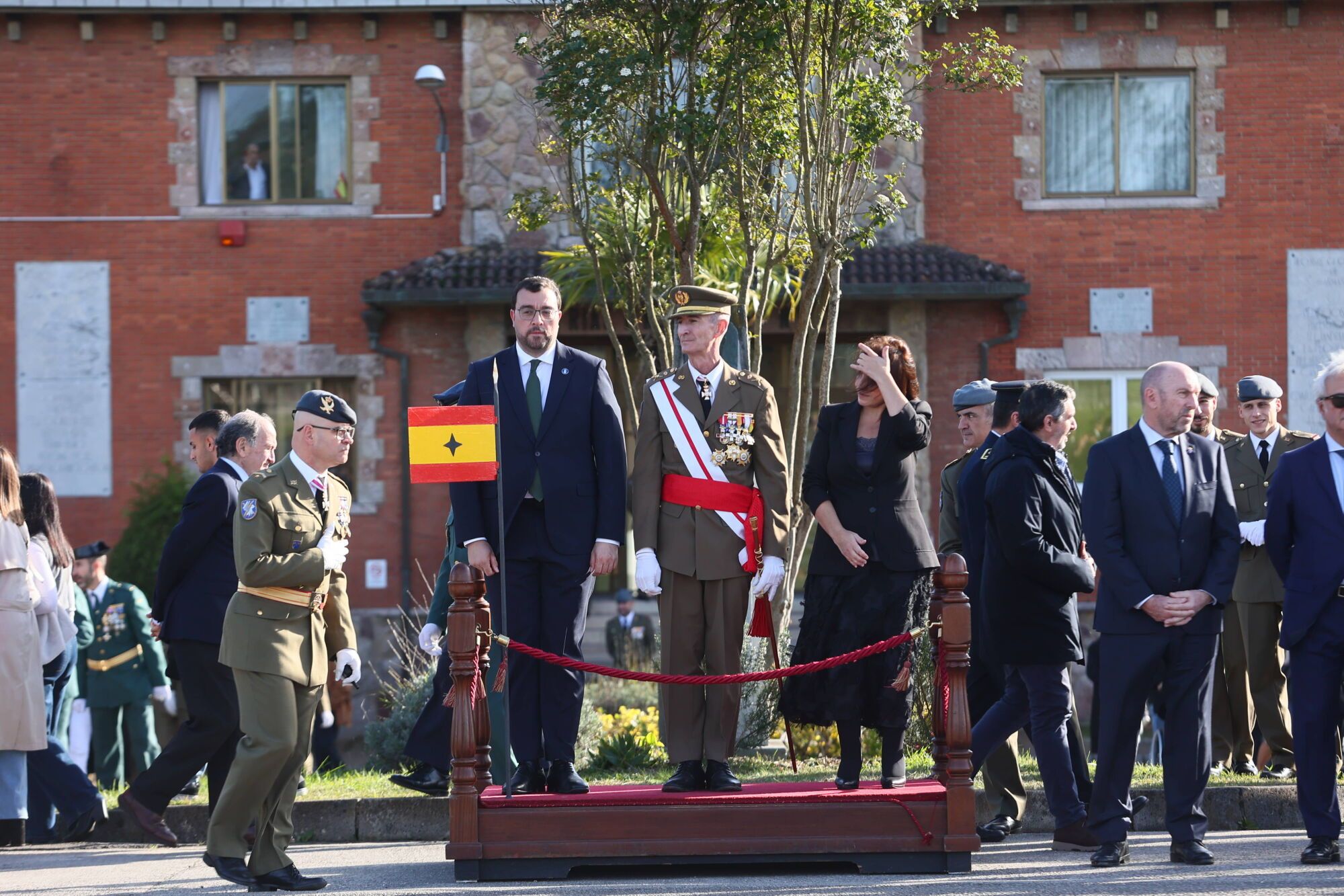 EN IMÁGENES: El acuartelamiento "Cabo Noval" se vistió esta mañana de gala para celebrar el día de la Inmaculada