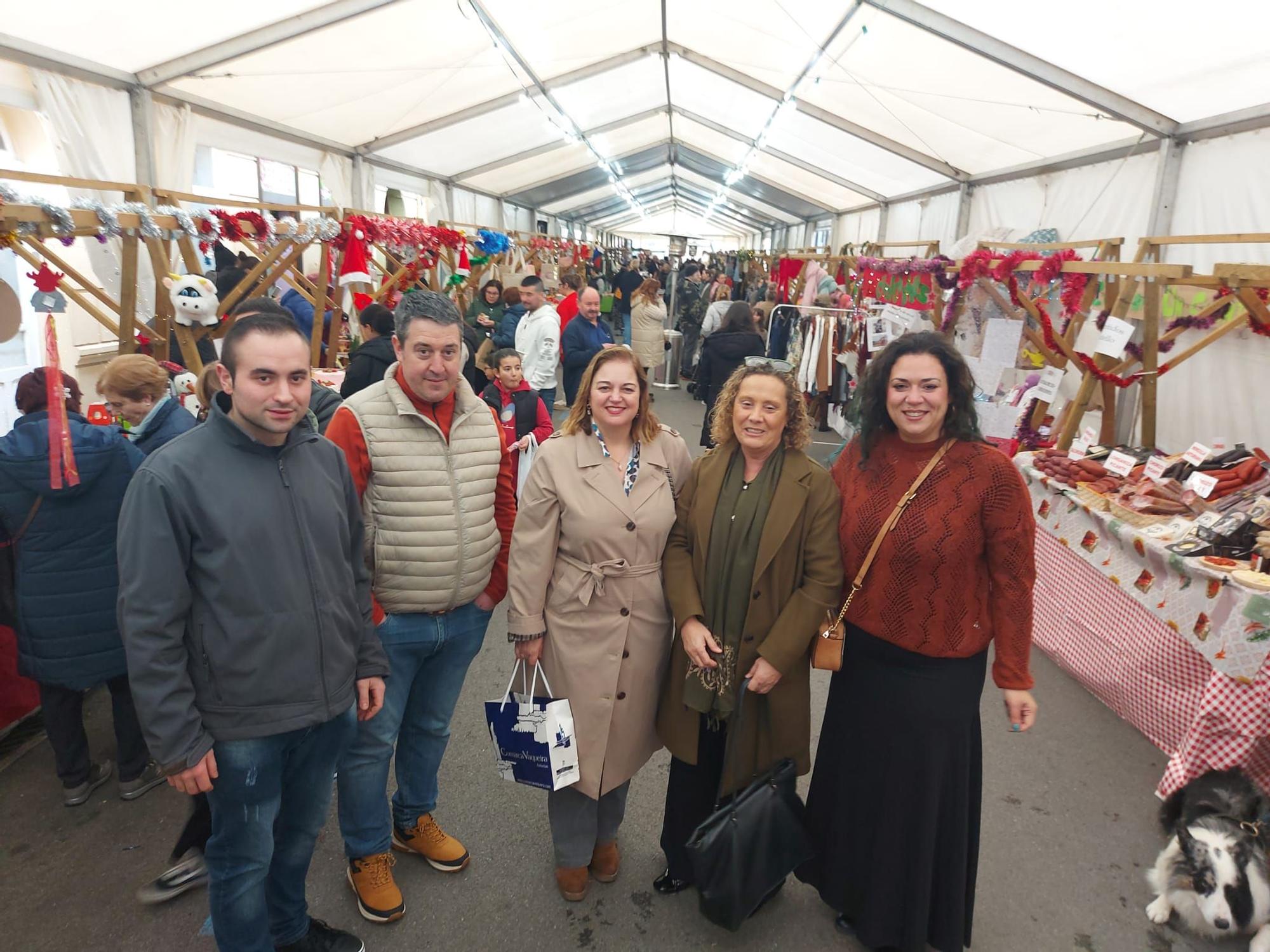 En imágenes: Así era el mercadillo navideño de Tineo